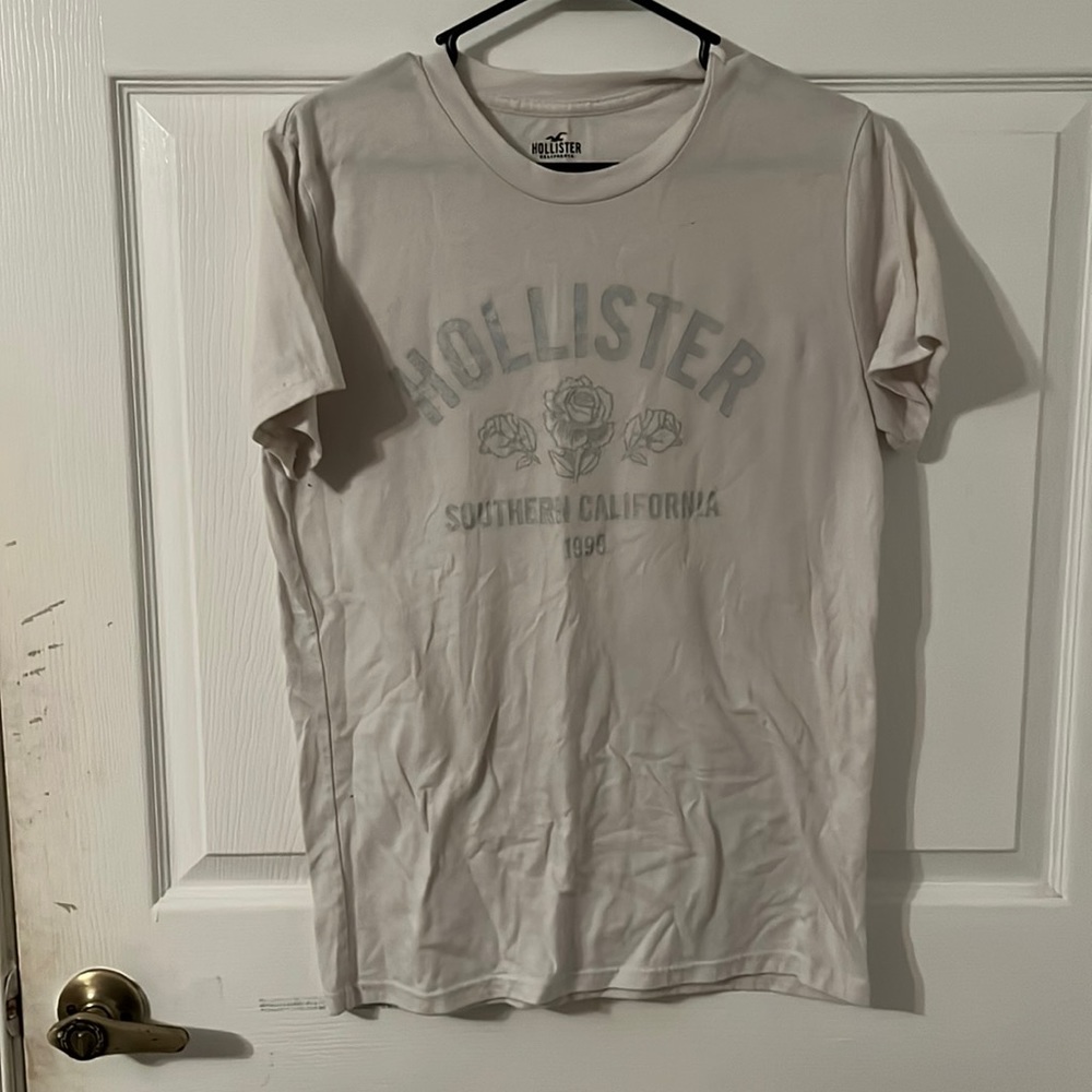 White Hollister t shirt size small